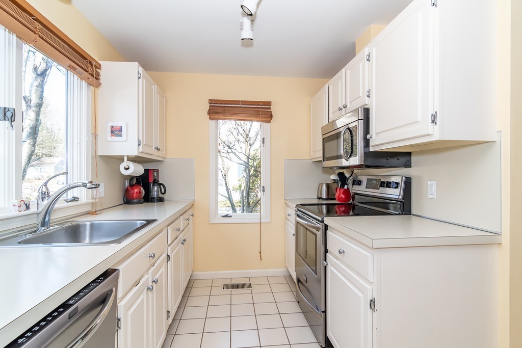 4 Lakespur, Unit 4 Wayland, MA 01778 - Photo 8 of 17