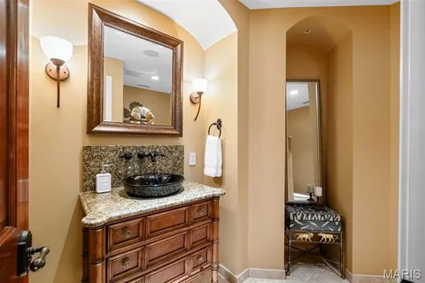 $1,950,000 | 28 Ladue Meadows, St. Louis, MO 63141