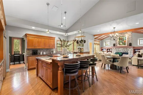 $1,950,000 | 28 Ladue Meadows, St. Louis, MO 63141
