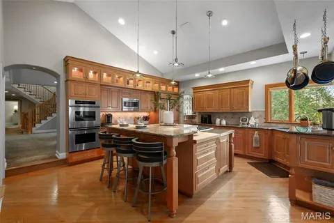 $1,950,000 | 28 Ladue Meadows, St. Louis, MO 63141