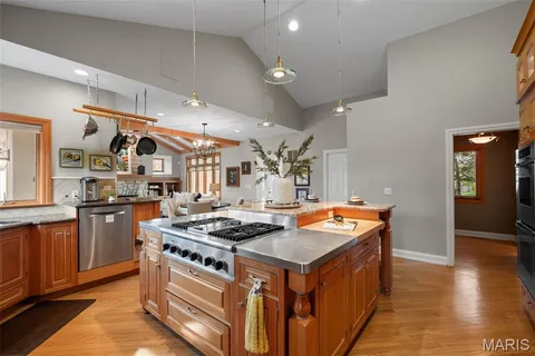 $1,950,000 | 28 Ladue Meadows, St. Louis, MO 63141