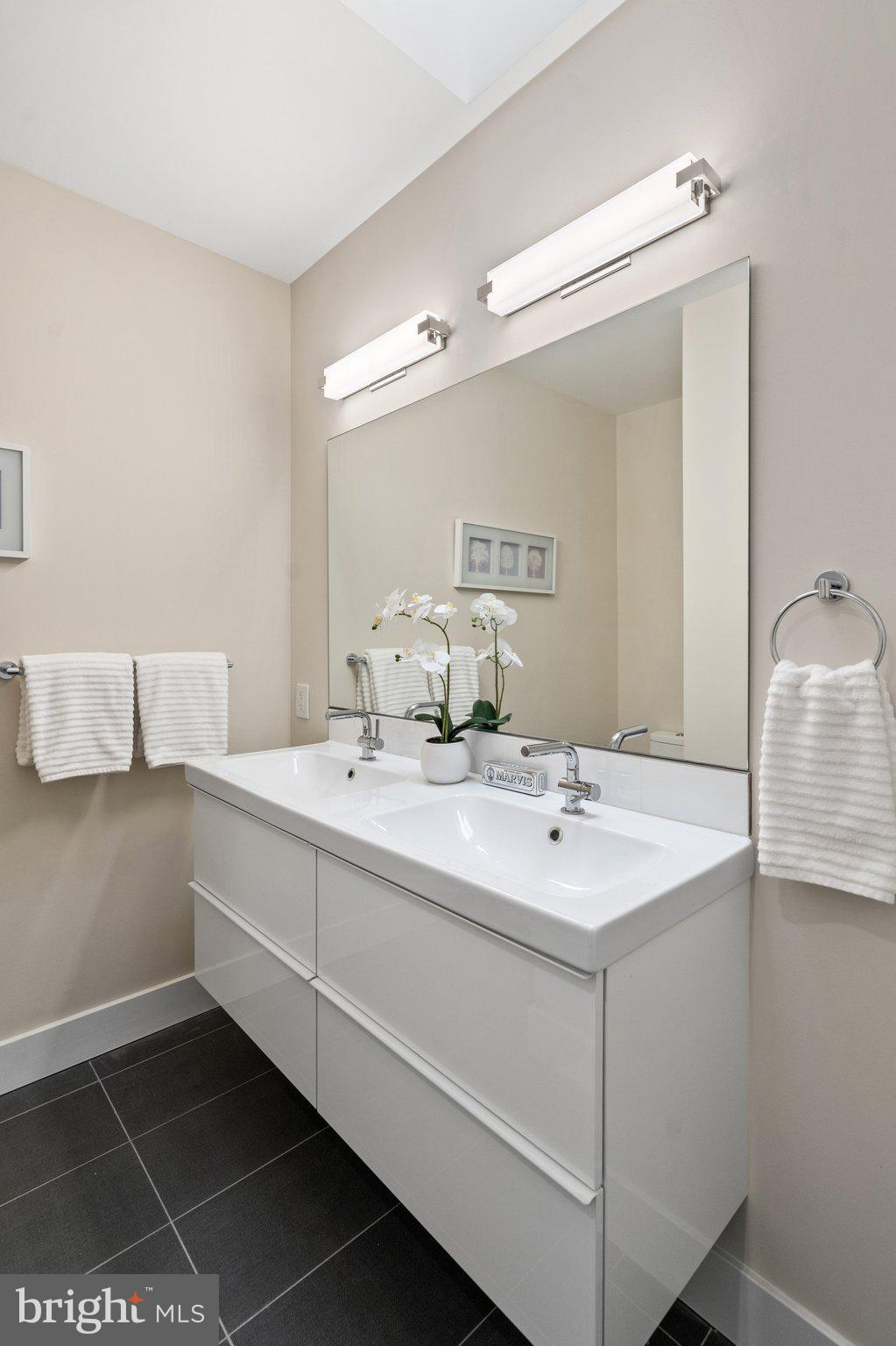 911 3rd Street Northeast Washington, DC 20002 - Photo 24 of 61 Primary Bath