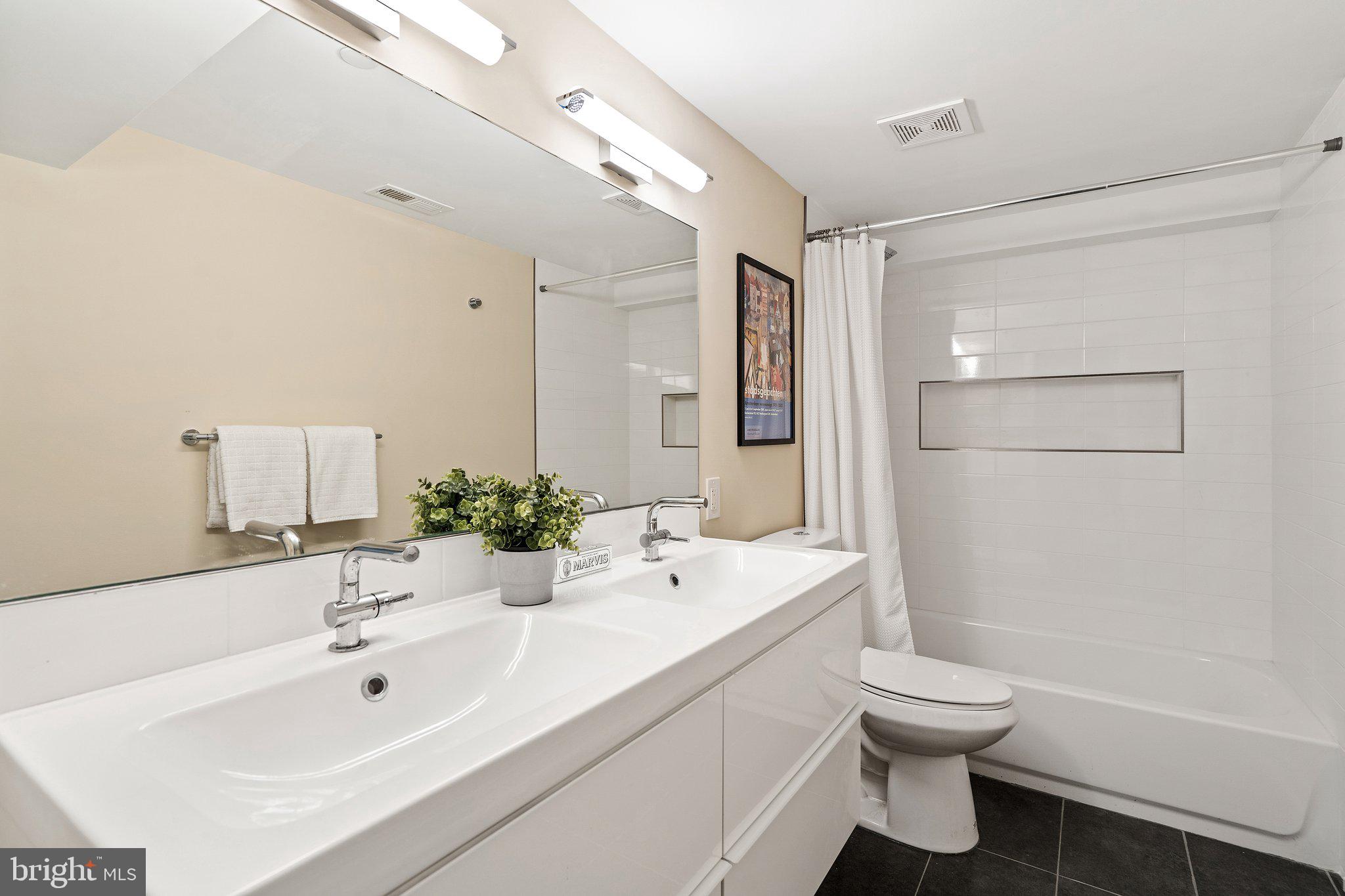 911 3rd Street Northeast Washington, DC 20002 - Photo 47 of 61 LL Bath