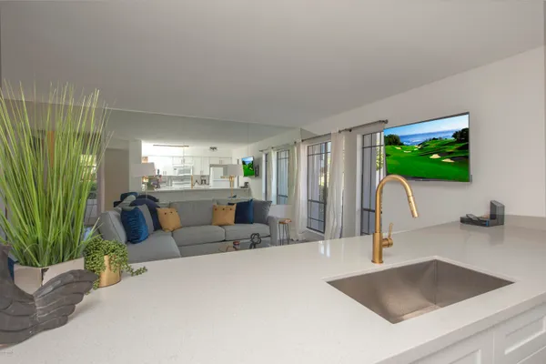 $2,245 | 5209 North 24th Street, Unit 103, Phoenix, AZ 85016