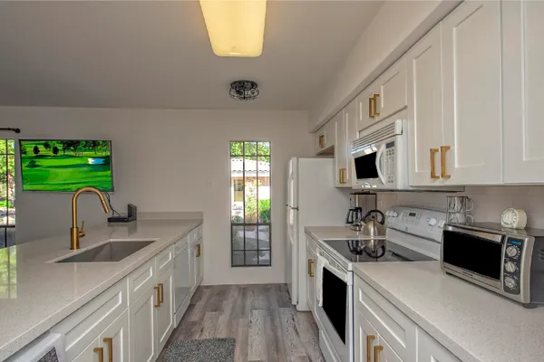 $2,245 | 5209 North 24th Street, Unit 103, Phoenix, AZ 85016