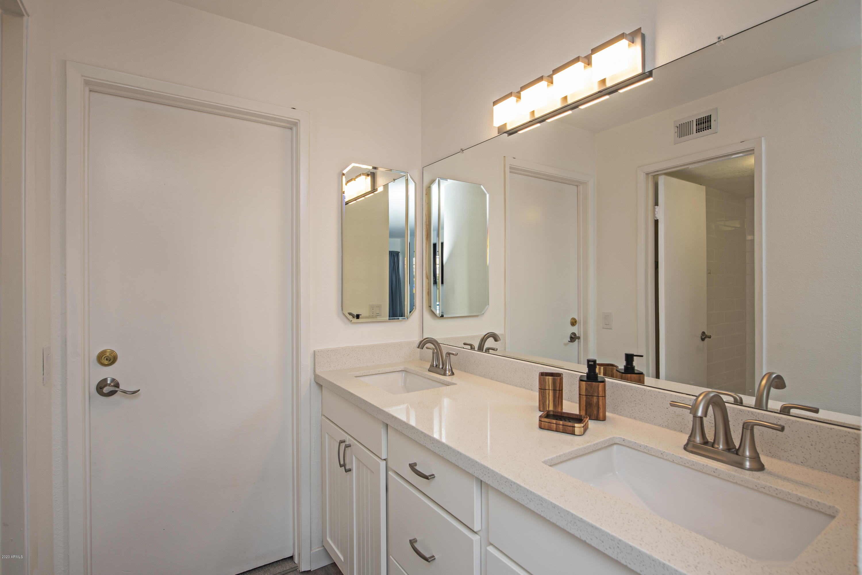 5209 North 24th Street, Unit 103 Phoenix, AZ 85016 - Photo 10 of 17 015_Master Bath