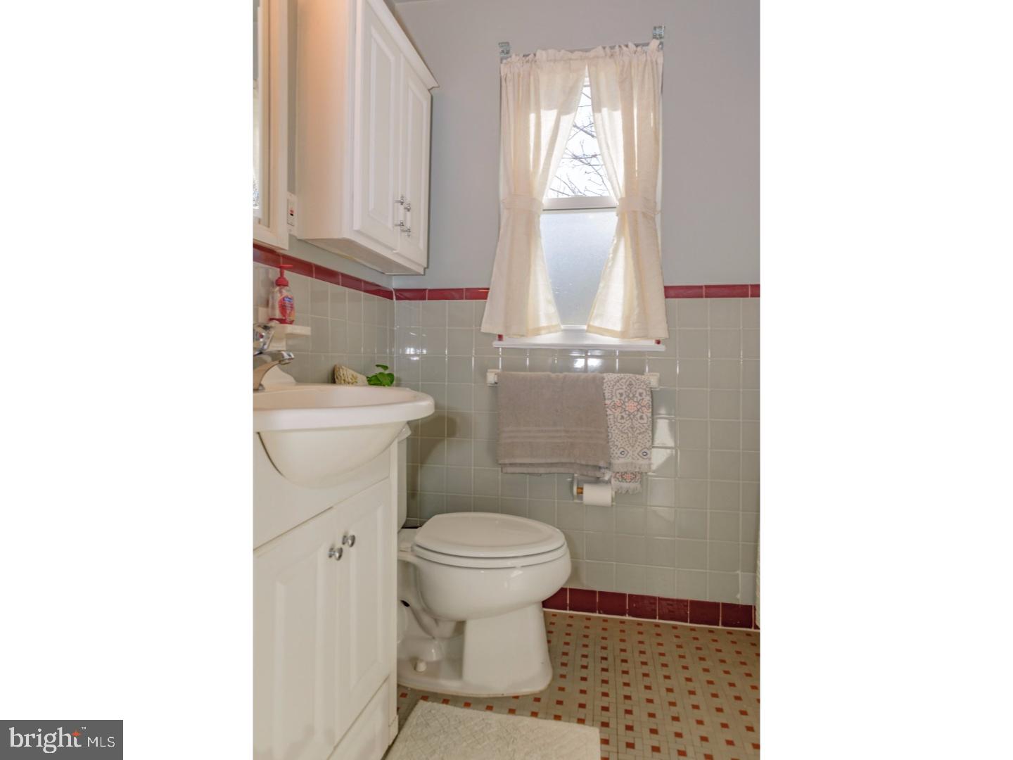 409 Hawthorne Road Wallingford, PA 19086 - Photo 18 of 23 Bathroom