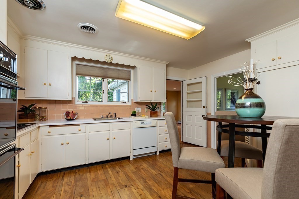 53 Great Meadow Road Newton, MA 02459 - Photo 13 of 33