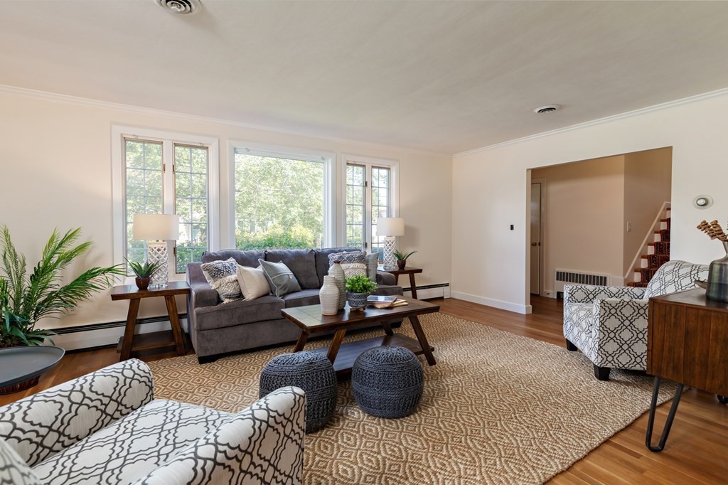 53 Great Meadow Road Newton, MA 02459 - Photo 5 of 33