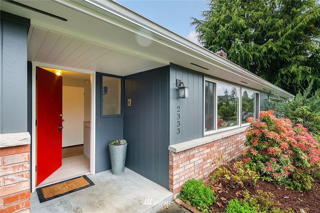 2333 Edmonds Avenue Northeast Renton, WA 98056 - Photo 3 of 13