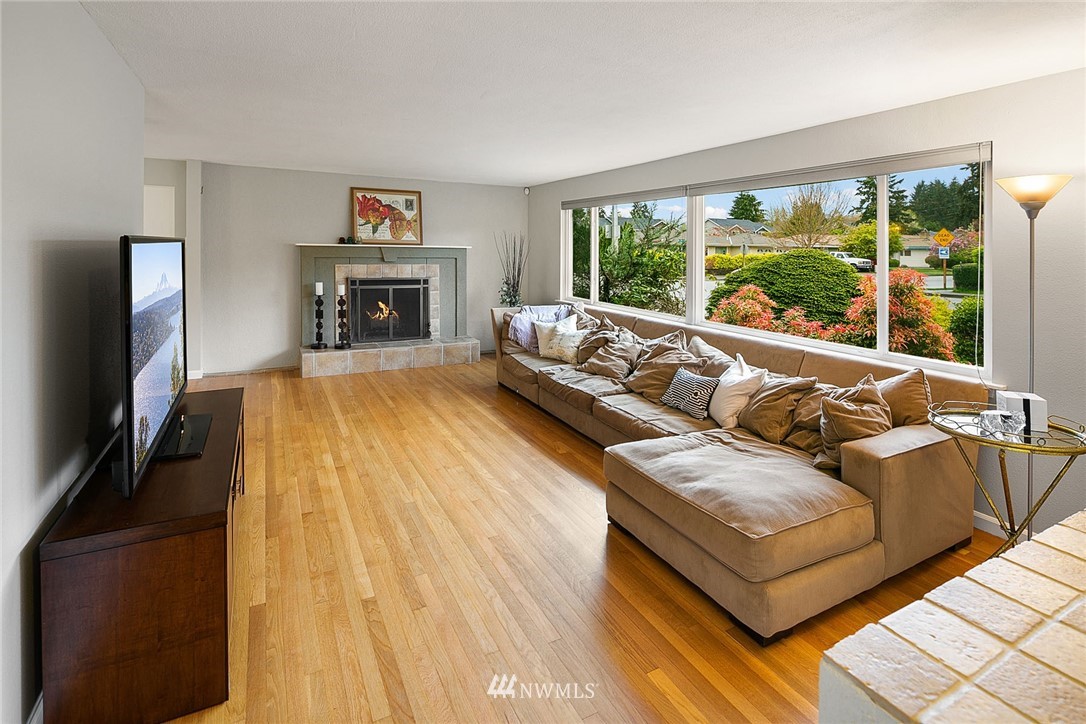 2333 Edmonds Avenue Northeast Renton, WA 98056 - Photo 4 of 13