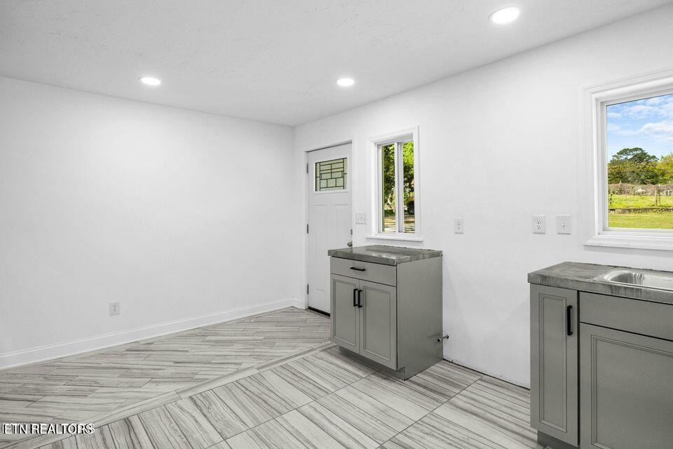 516 Delaware Avenue Oak Ridge, TN 37830 - Photo 11 of 43 a room with a stove and a window