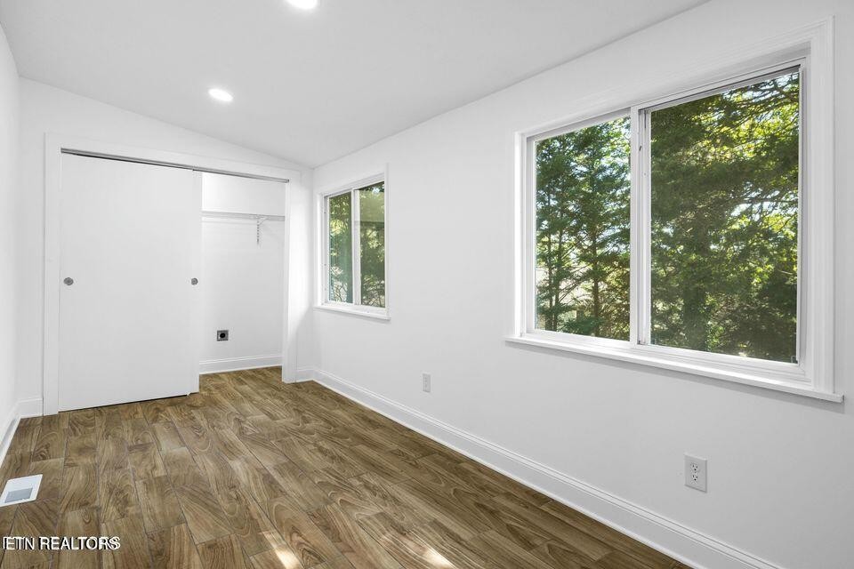516 Delaware Avenue Oak Ridge, TN 37830 - Photo 21 of 43 a view of an empty room with a window