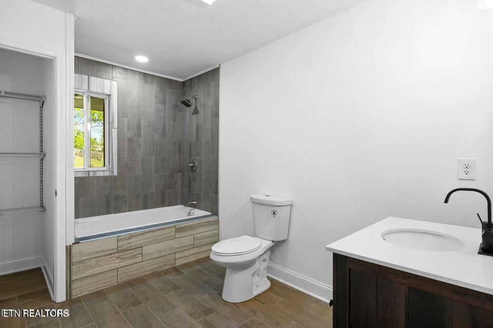 516 Delaware Avenue Oak Ridge, TN 37830 - Photo 29 of 43 a bathroom with a toilet a sink and bathtub