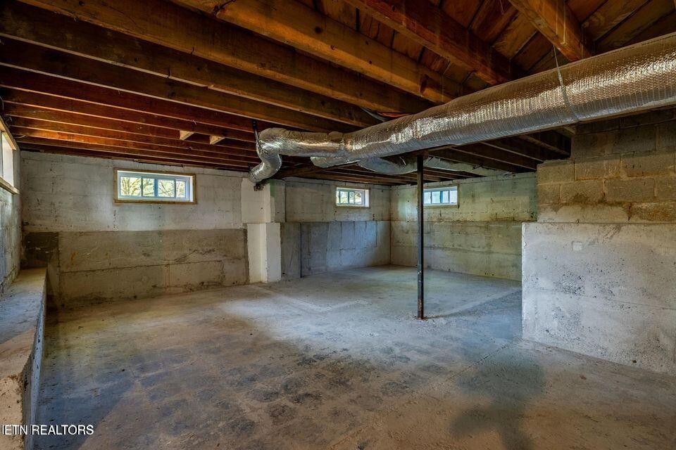 516 Delaware Avenue Oak Ridge, TN 37830 - Photo 40 of 43 a view of an empty room