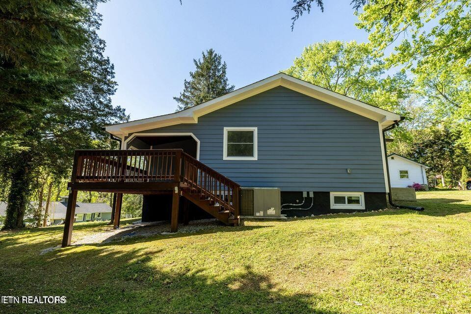 516 Delaware Avenue Oak Ridge, TN 37830 - Photo 5 of 43 a front view of a house with a yard