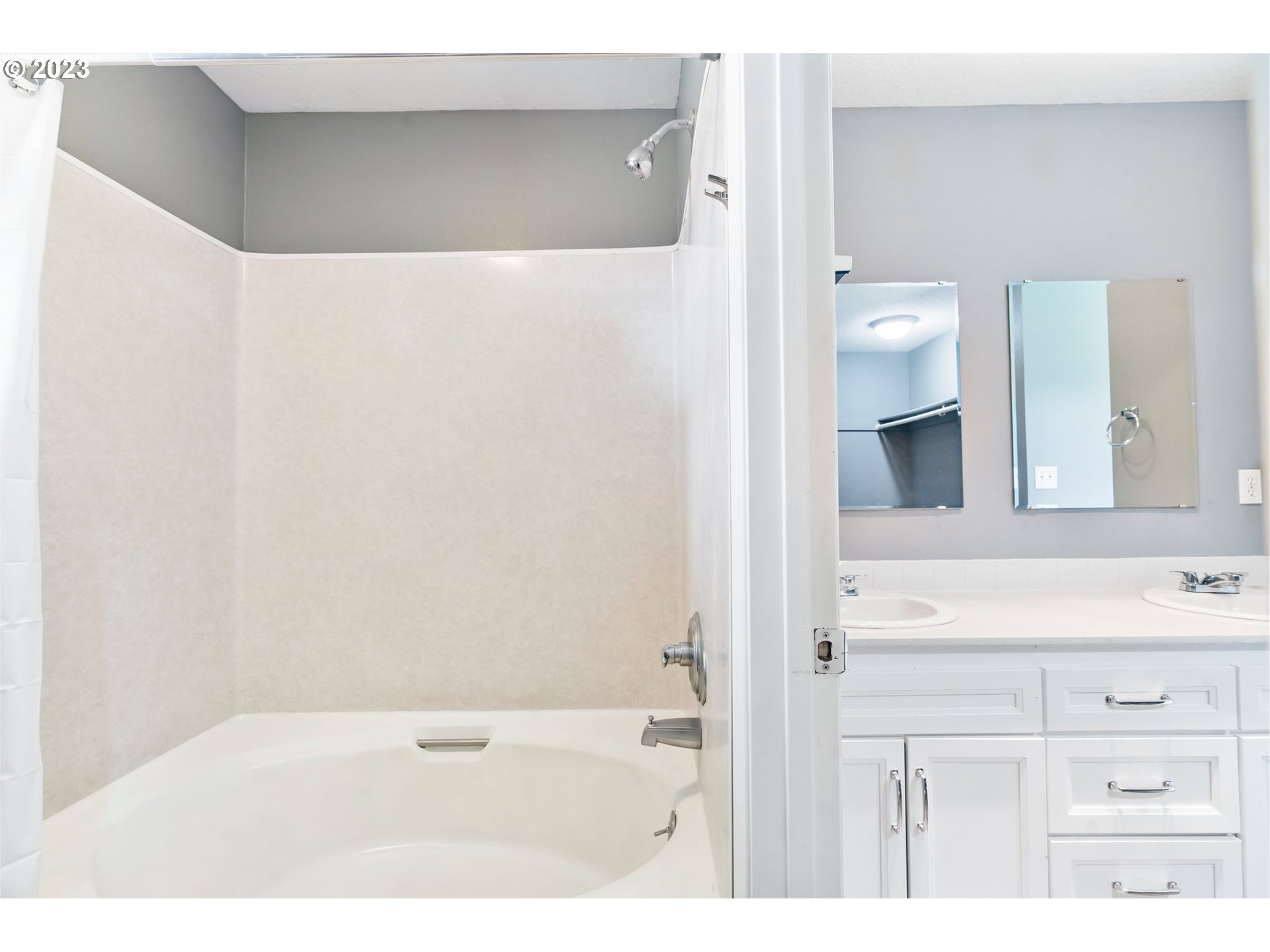 9183 Southwest Line Drive Cornelius, OR 97113 - Photo 21 of 38 a bathroom with a bathtub and a sink