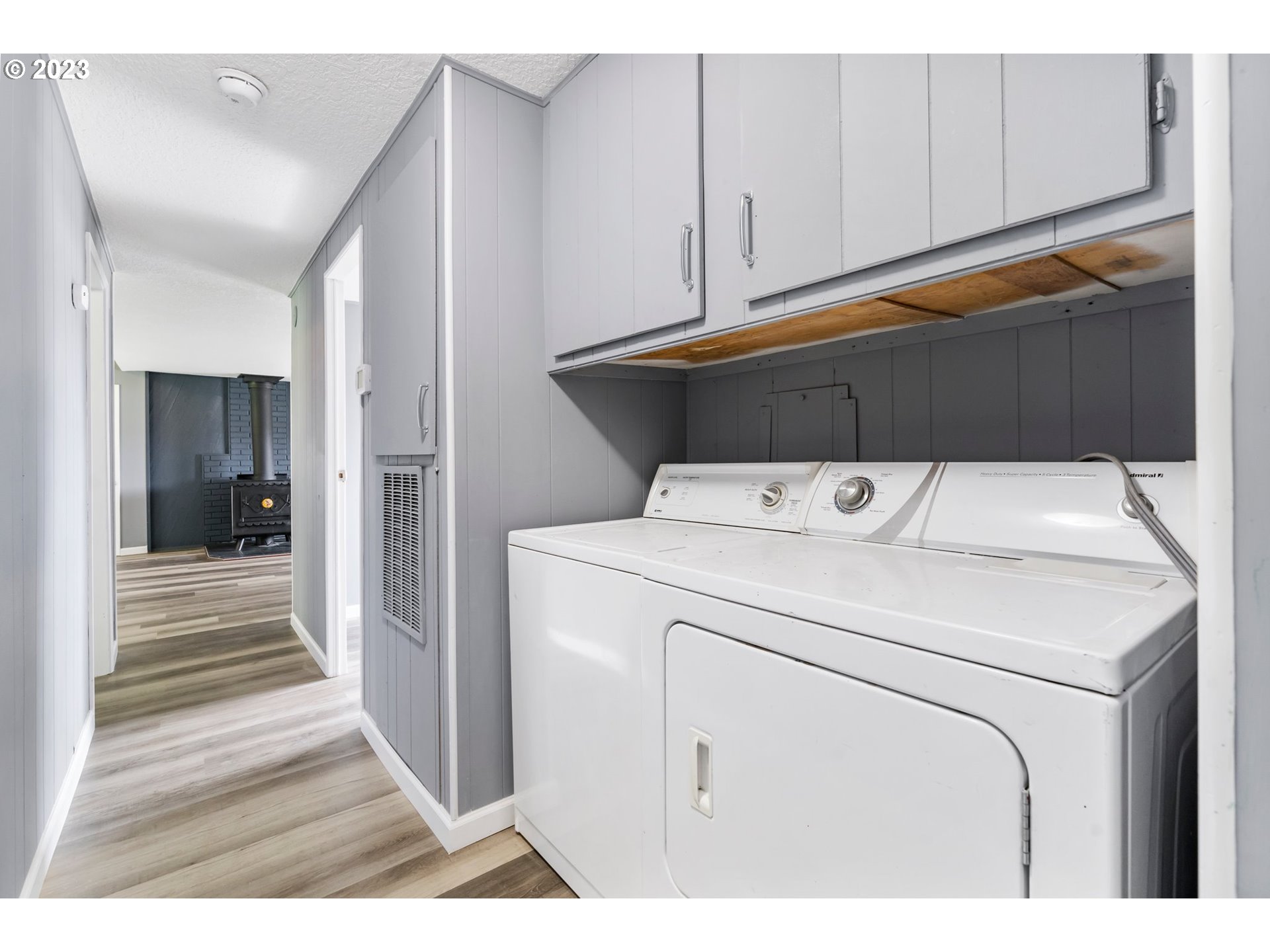 9183 Southwest Line Drive Cornelius, OR 97113 - Photo 25 of 38 a utility room with dryer and washer