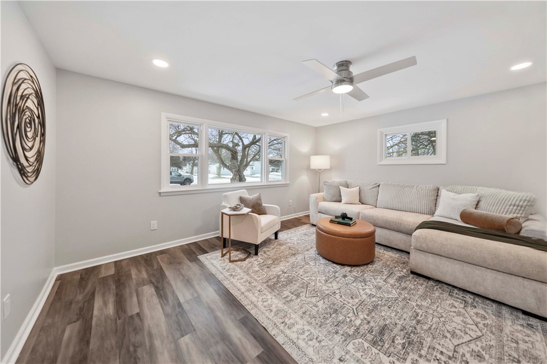 11 Ventura Road Gates, NY 14624 - Photo 7 of 43 Living room