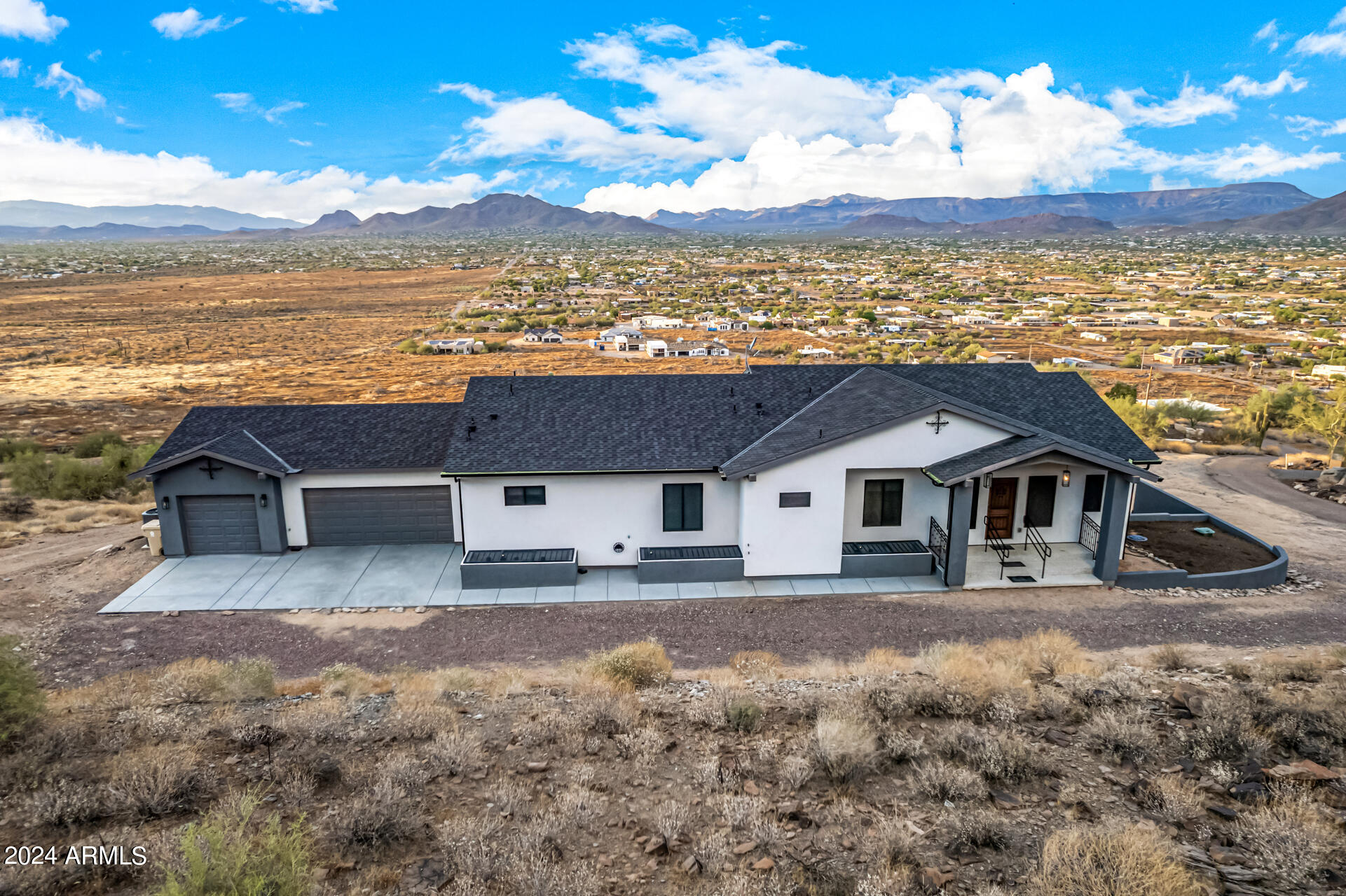 1829 West Cloud Road Phoenix, AZ 85086 - Photo 109 of 137 a view of a house with a terrace