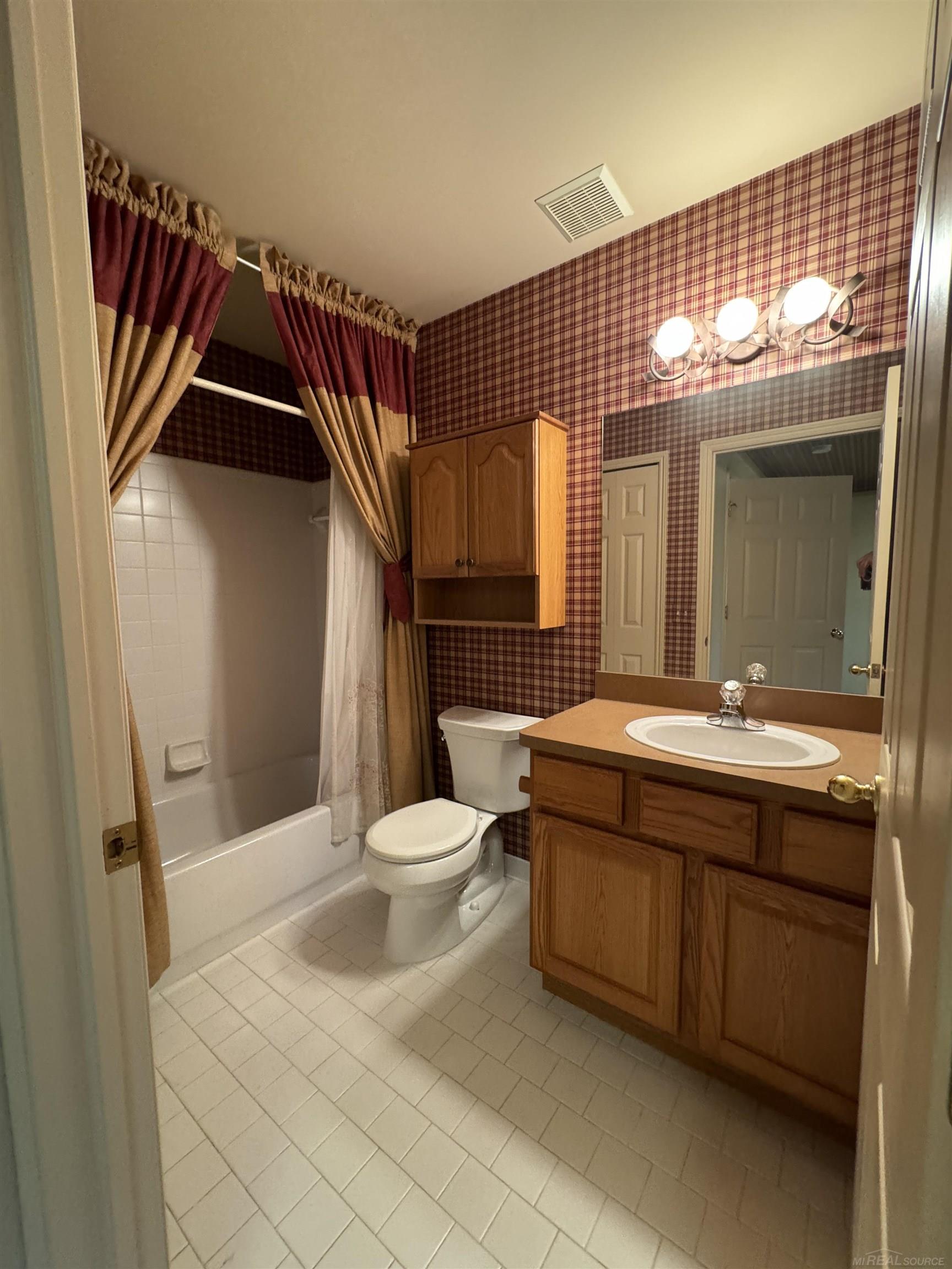 4042 Springbrook Drive Sterling Heights, MI 48314 - Photo 24 of 31 50161591-c1011dd6-9ebf-41cb-a973-c23e5f22949d.JPG