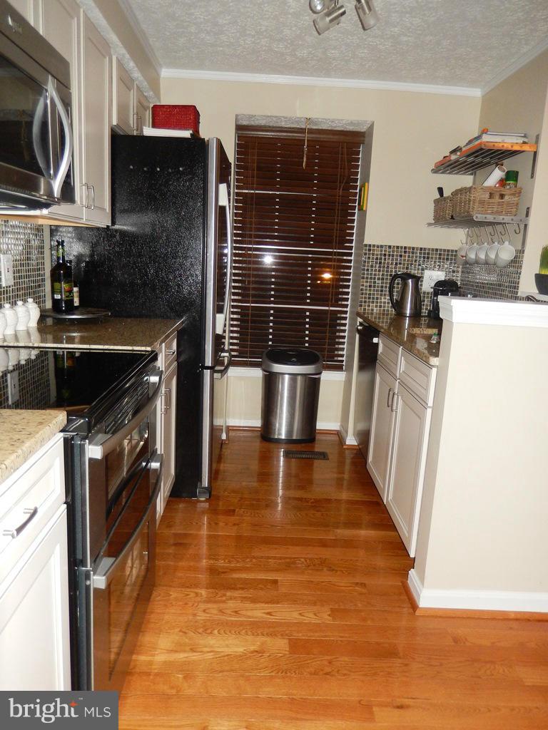 1655 Fieldthorn Drive Reston, VA 20194 - Photo 2 of 13 Kitchen 2