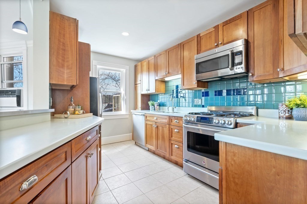 17 Regent Circle, Unit 5 Brookline, MA 02445 - Photo 6 of 31