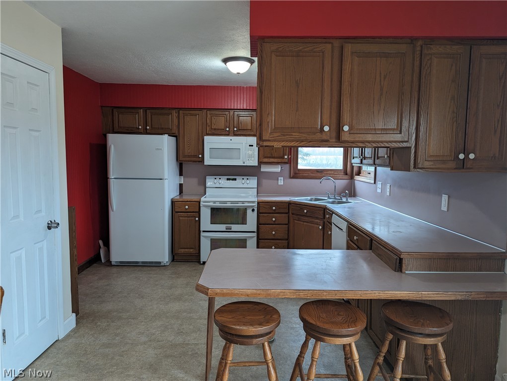 6333 Rochester Road East Rochester, OH 44625 - Photo 23 of 47 Breakfast bar