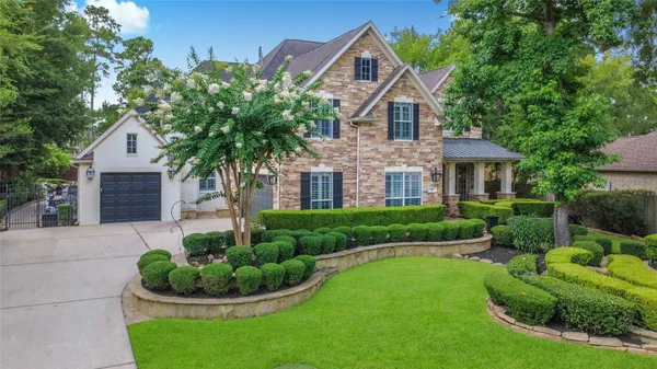 $1,195,000 | 90 Millsap Circle, The Woodlands, TX 77382