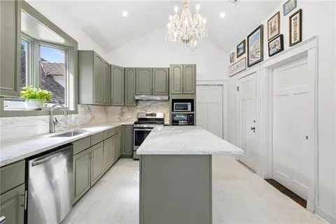$950,000 | 6112 Chestnut Street, New Orleans, LA 70118