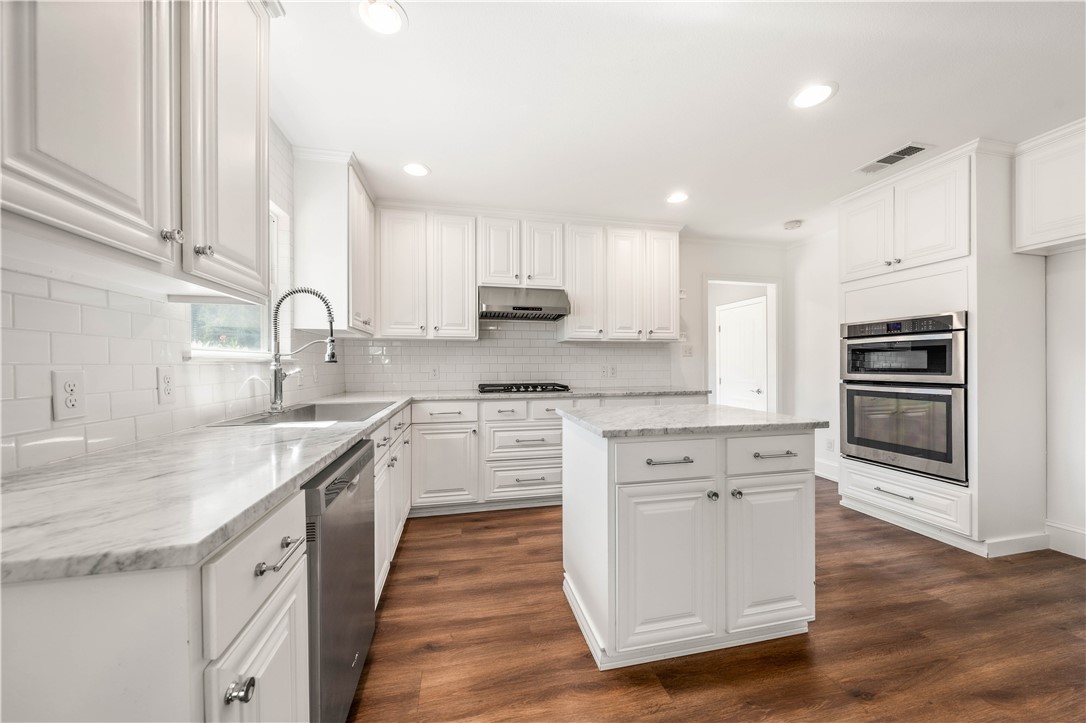 3405 MacArthur Drive Waco, TX 76708 - Photo 34 of 83 a kitchen with stainless steel appliances granite countertop a sink stove and refrigerator