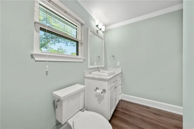 a view of house with garden