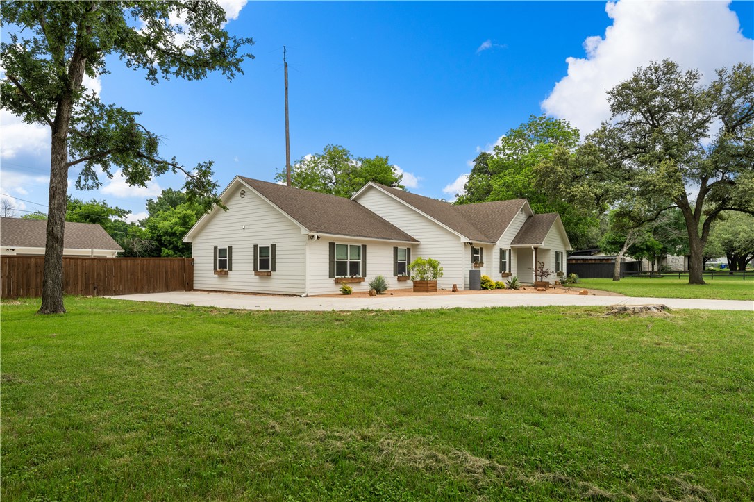3405 MacArthur Drive Waco, TX 76708 - Photo 72 of 83 a front view of house with yard and green space