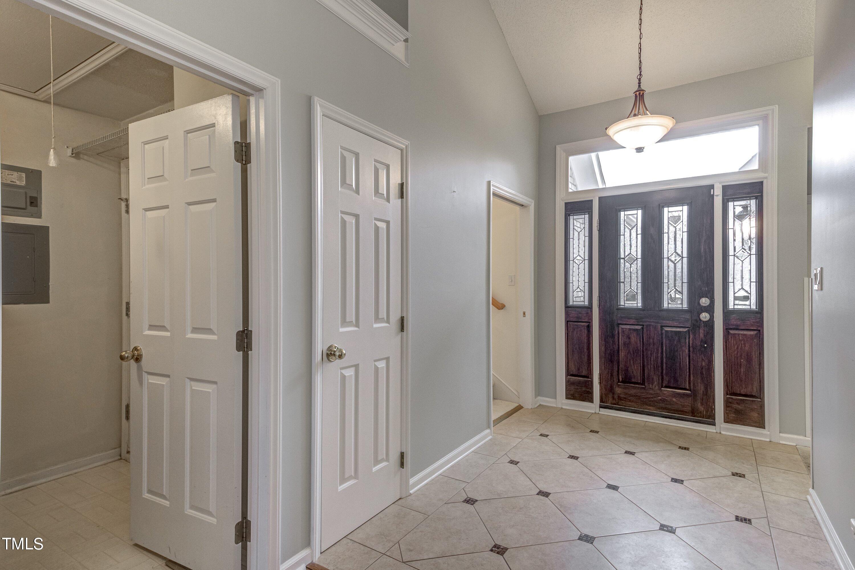 10132 Goodview Court Raleigh, NC 27613 - Photo 4 of 50 06-10132-Goodview-15