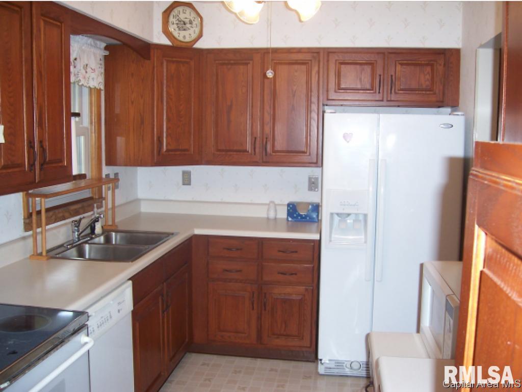 3344 South Fremont Street Springfield, IL 62703 - Photo 8 of 29 Gallery Image 8