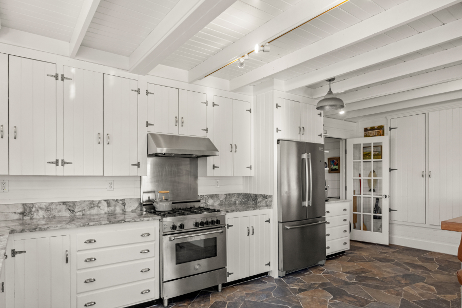 205 S Road Chilmark, MA 02535 - Photo 21 of 48 Kitchen