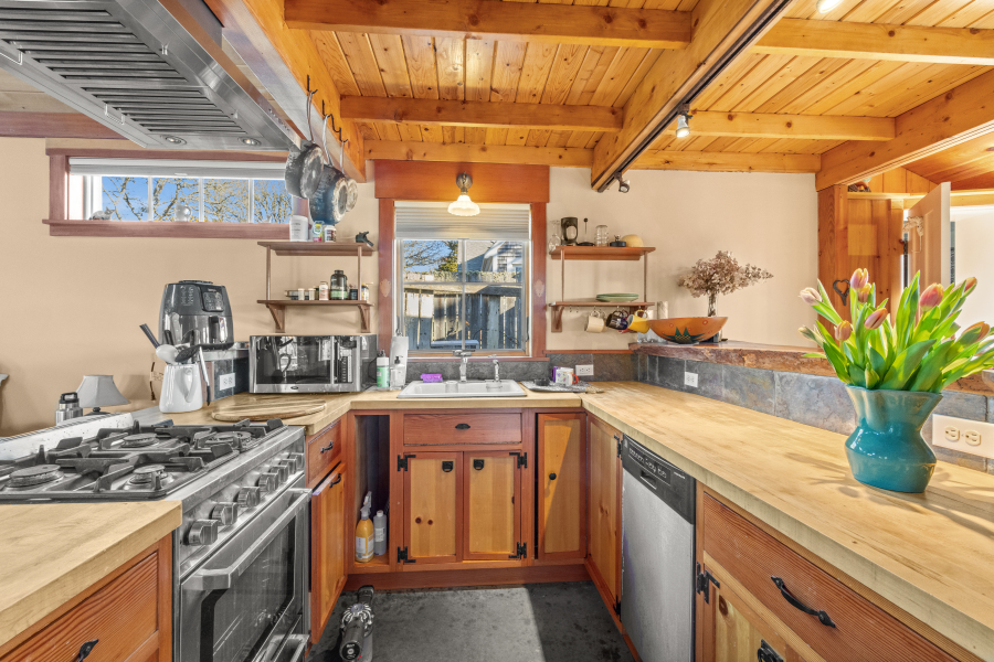 205 S Road Chilmark, MA 02535 - Photo 41 of 48 Guest House Kitchen