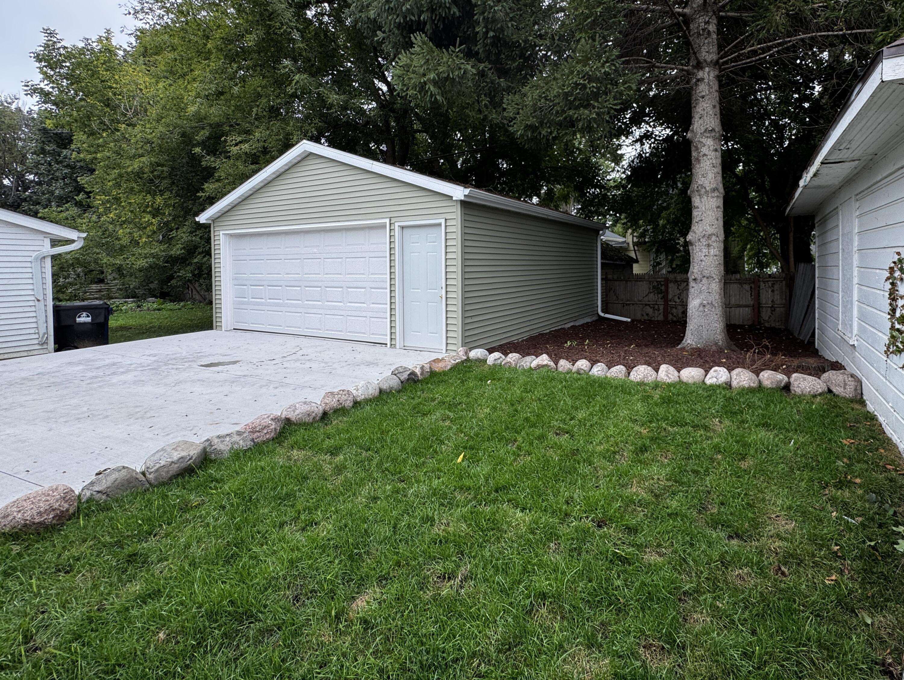 924 Wisconsin Avenue Racine, WI 53403 - Photo 32 of 32 Back Yard