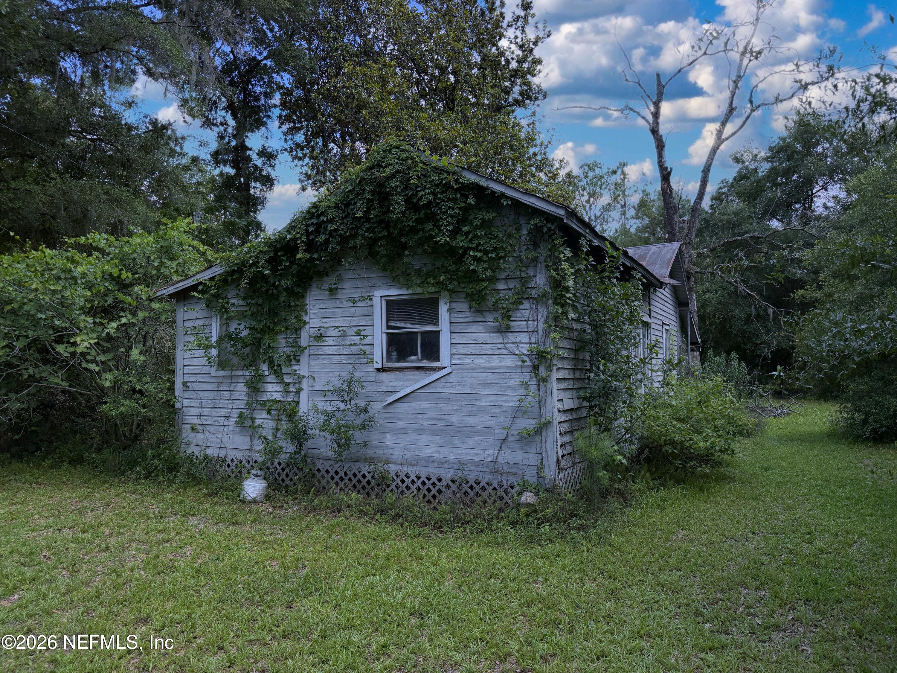 111 Savel Road Florahome, FL 32140 - Photo 13 of 25 4