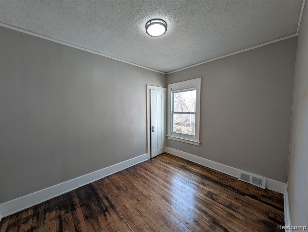 369 Newport Street Detroit, MI 48215 - Photo 25 of 32