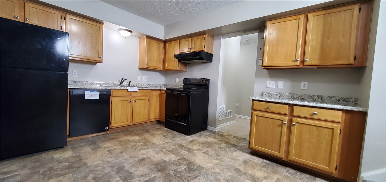 79 Eastview Commons Road Gates, NY 14624 - Photo 7 of 32 Kitchen