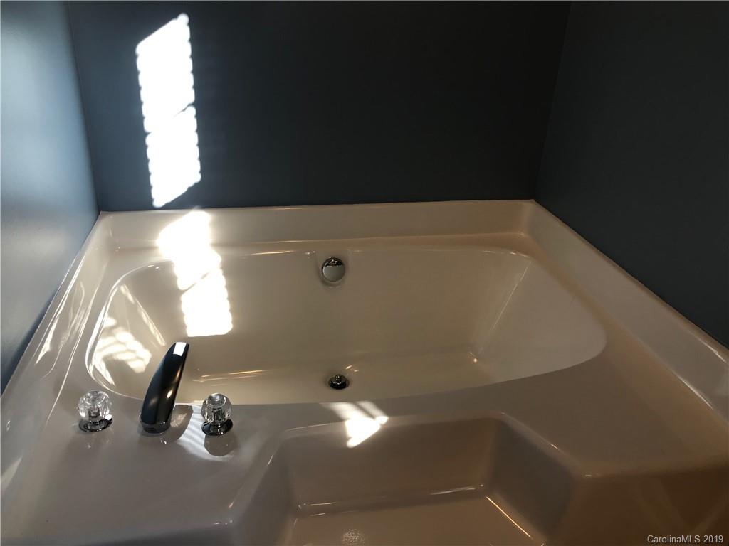 609 Eaton Court Fort Mill, SC 29708 - Photo 20 of 24 a bathroom with a sink