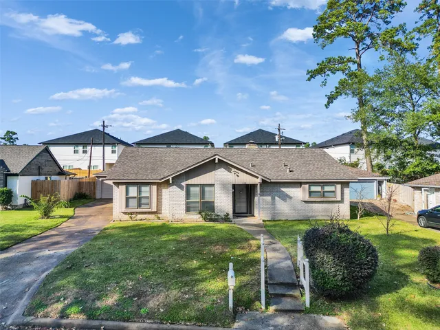 $2,000 | 418 Oakhill Drive, Conroe, TX 77304