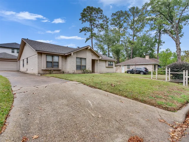 $2,000 | 418 Oakhill Drive, Conroe, TX 77304