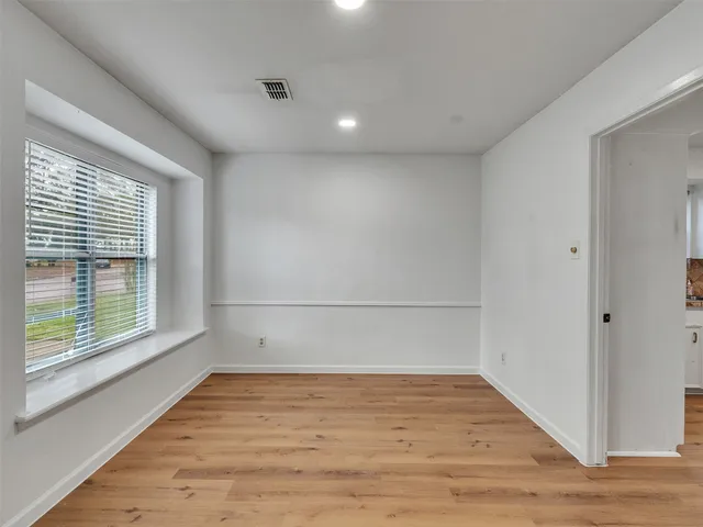 $2,000 | 418 Oakhill Drive, Conroe, TX 77304