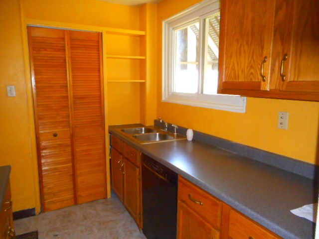 100 Douglas Road Marquette Heights, IL 61554 - Photo 5 of 17 Gallery Image 5
