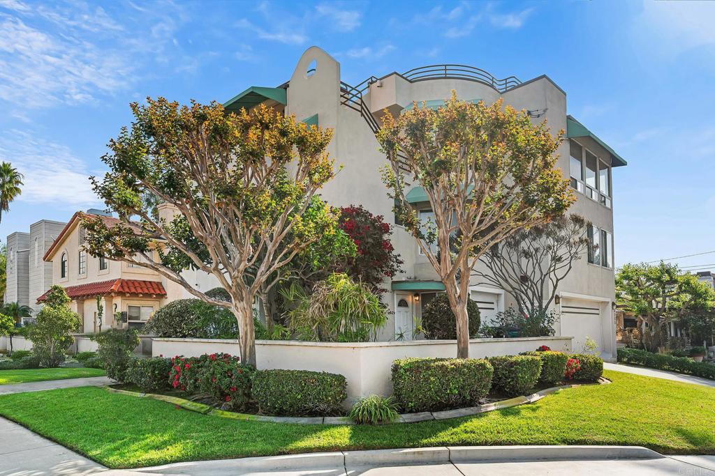1105 Reed Avenue San Diego, CA 92109 - Photo 2 of 35 a front view of a house with a yard