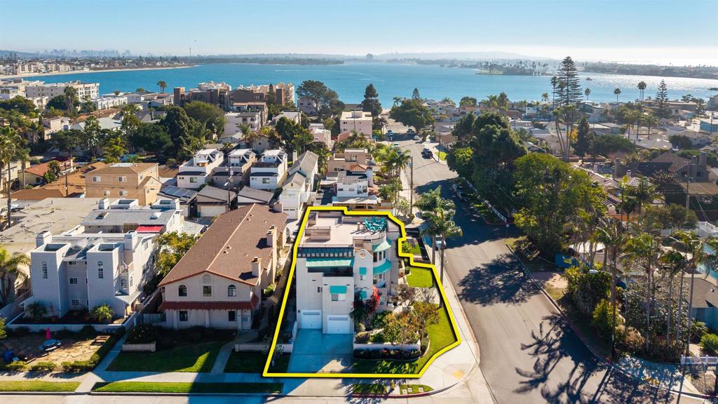 1105 Reed Avenue San Diego, CA 92109 - Photo 31 of 35 a view of multiple houses with yard