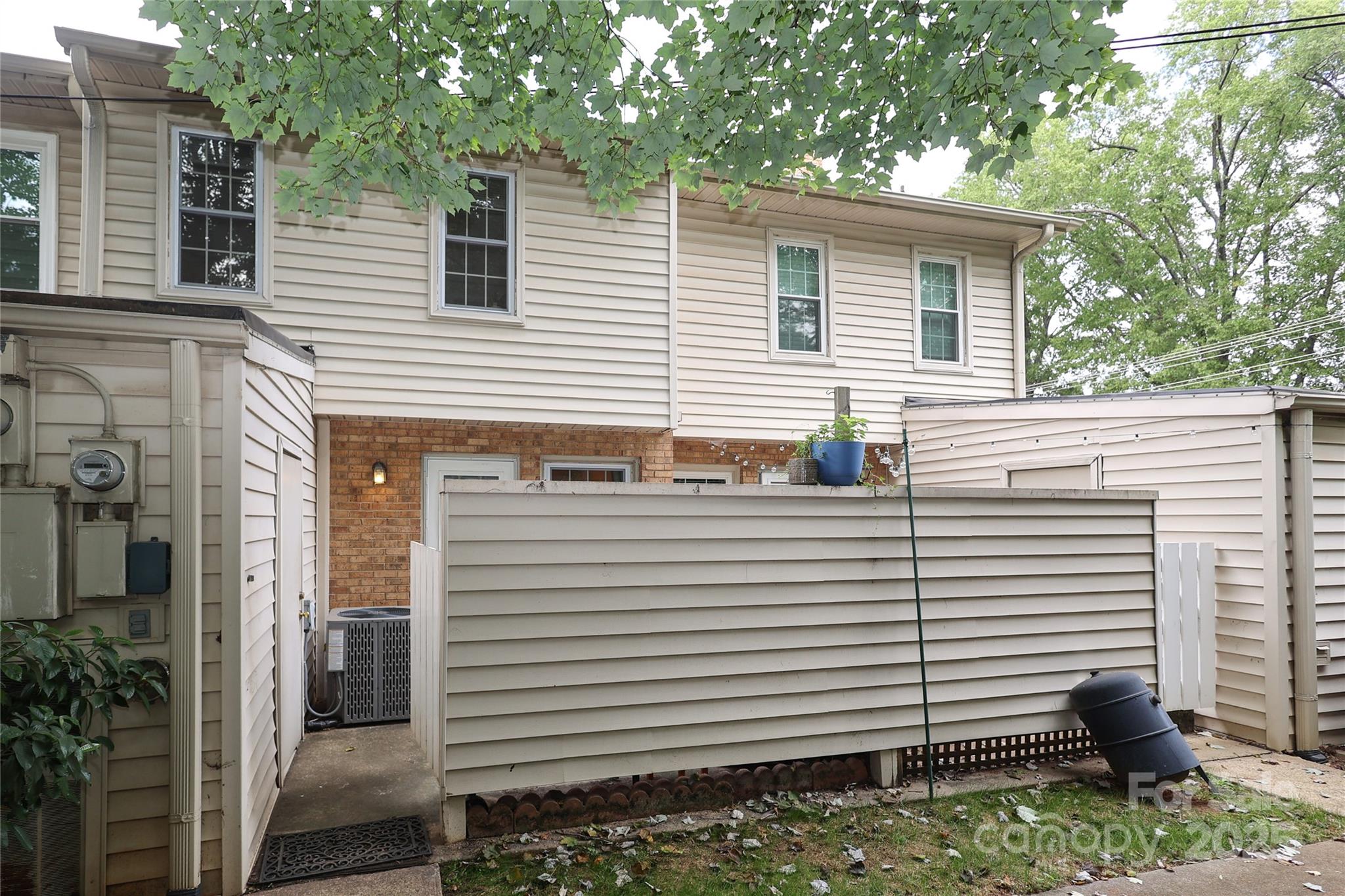 3722 Park Road, Unit B Charlotte, NC 28209 - Photo 26 of 48 a view of a house with a white door