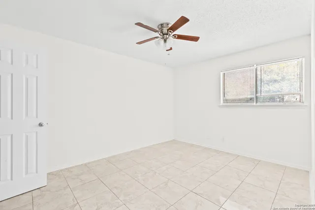 $1,000 | 6611 Southpoint Street, Unit 128, San Antonio, TX 78229